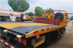 友谊路附近拖车电话号码服务